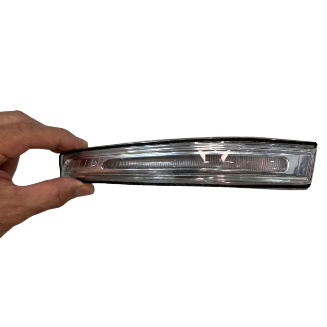 Pisca Seta do Retrovisor Esquerdo Hyundai Grand Santa Fe 2013 a 2016 / Santa Fe 2013 a 2019 Original Mobis